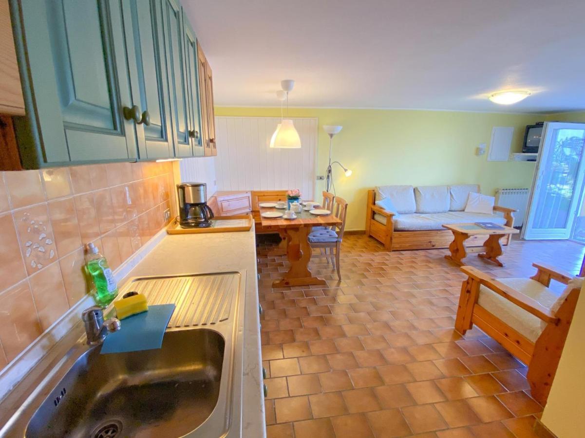 Bellavista A Garten Appartement mit Pool Colico Exterior foto