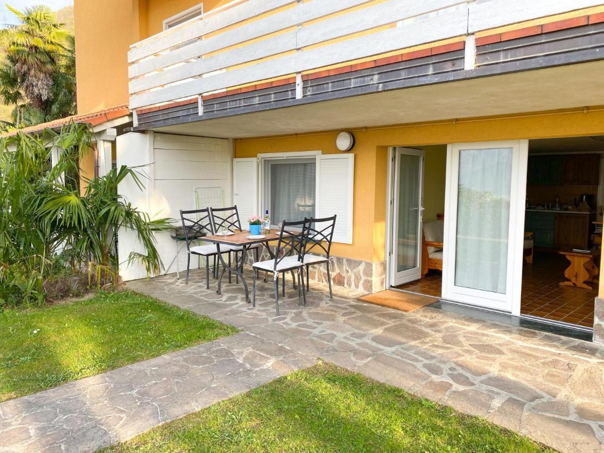 Bellavista A Garten Appartement mit Pool Colico Exterior foto